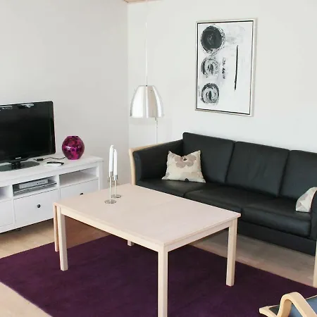 6 Person In Gudhjem-by Traum